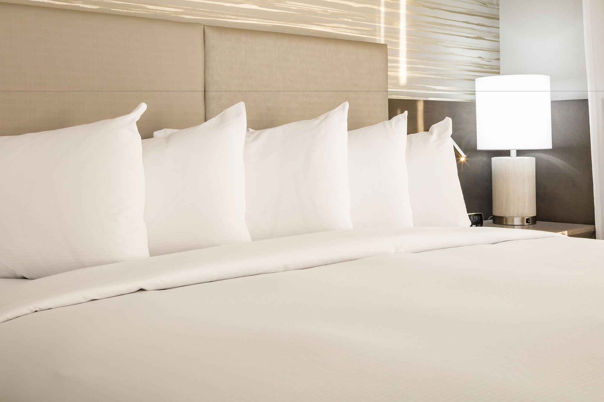 Doubletree By Hilton Boston Logan Airport Chelsea Hotel Buitenkant foto