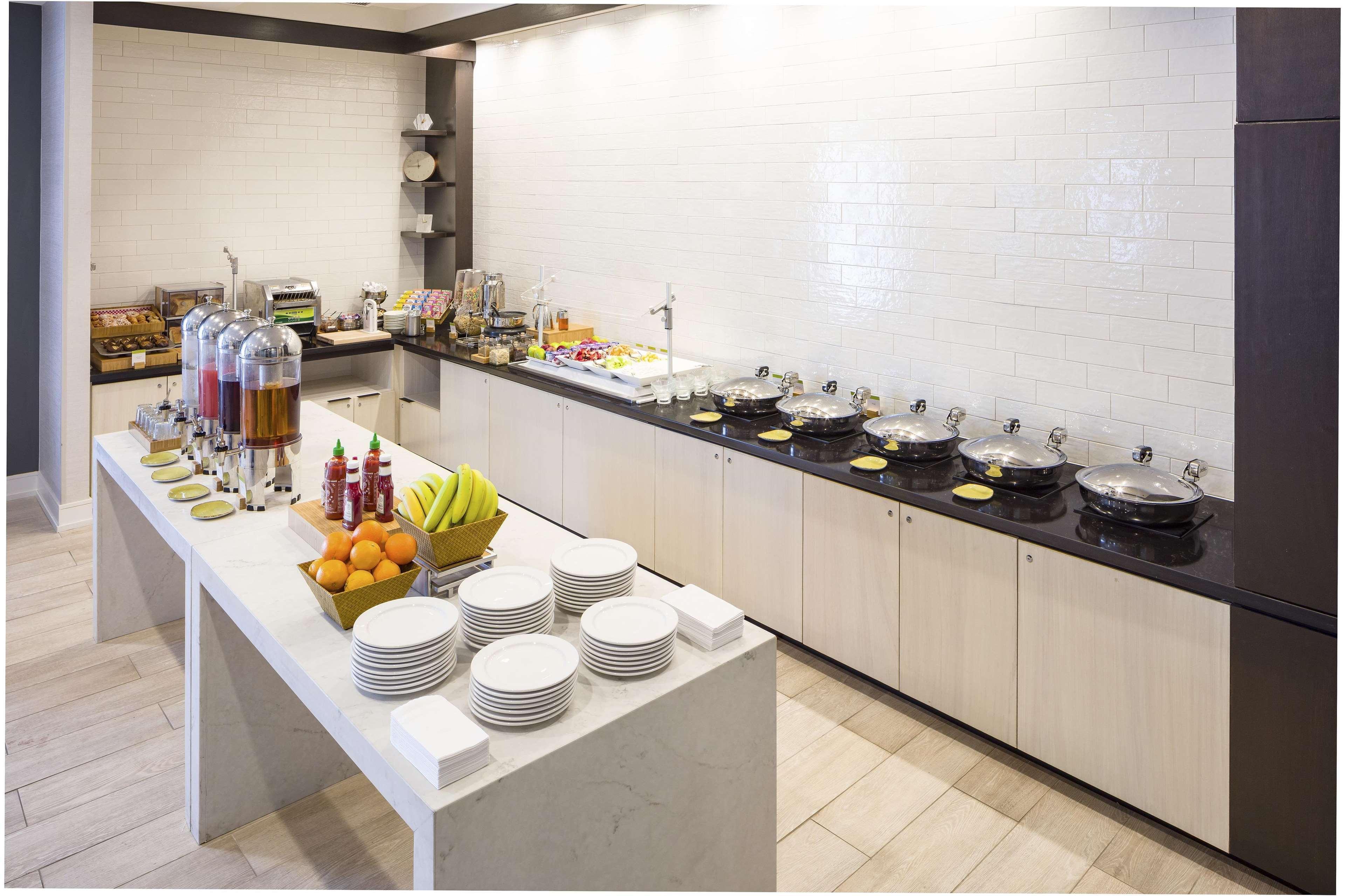 Doubletree By Hilton Boston Logan Airport Chelsea Hotel Restaurant foto