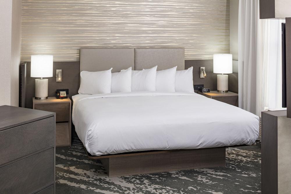 Doubletree By Hilton Boston Logan Airport Chelsea Hotel Buitenkant foto