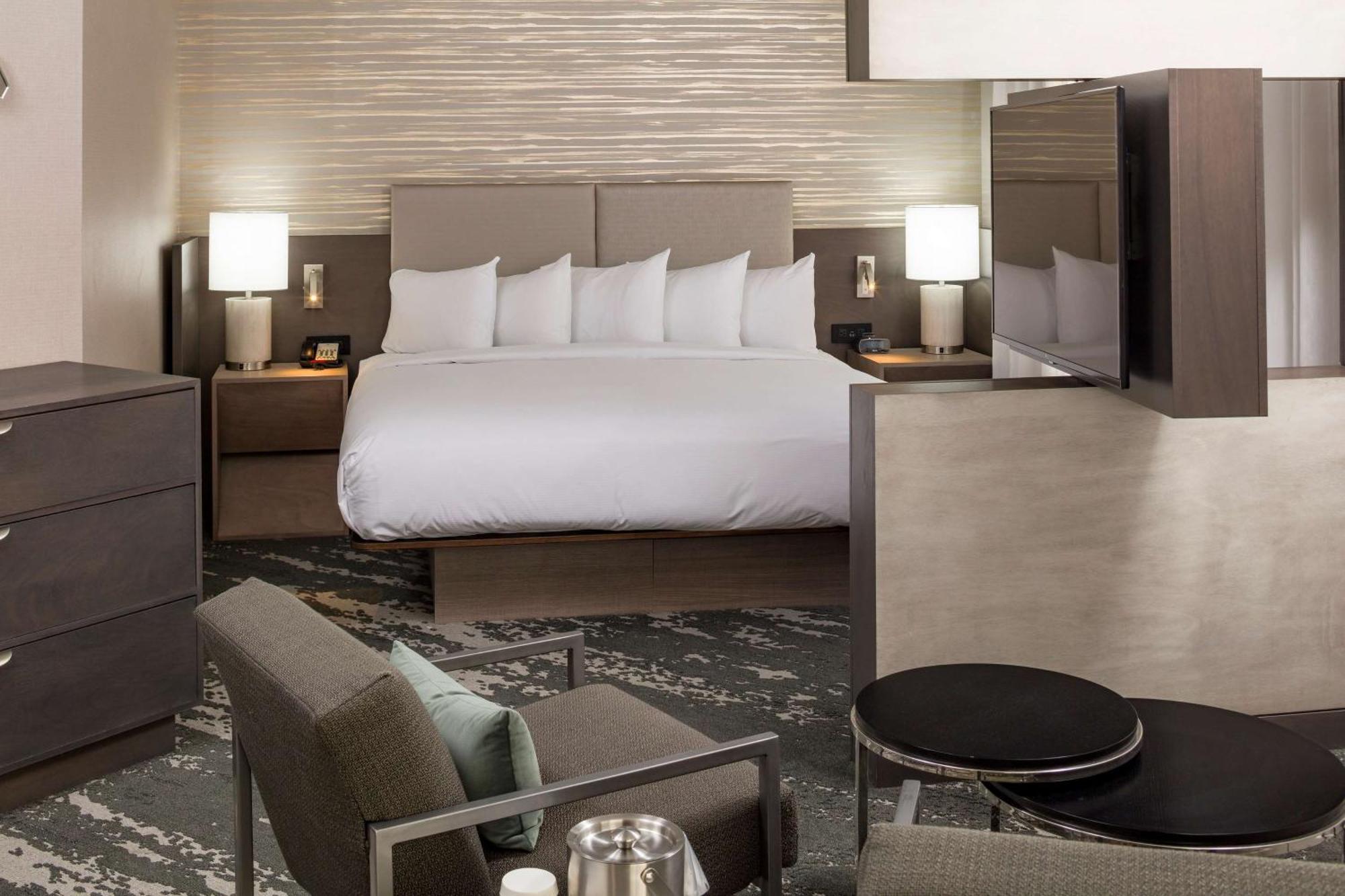 Doubletree By Hilton Boston Logan Airport Chelsea Hotel Buitenkant foto
