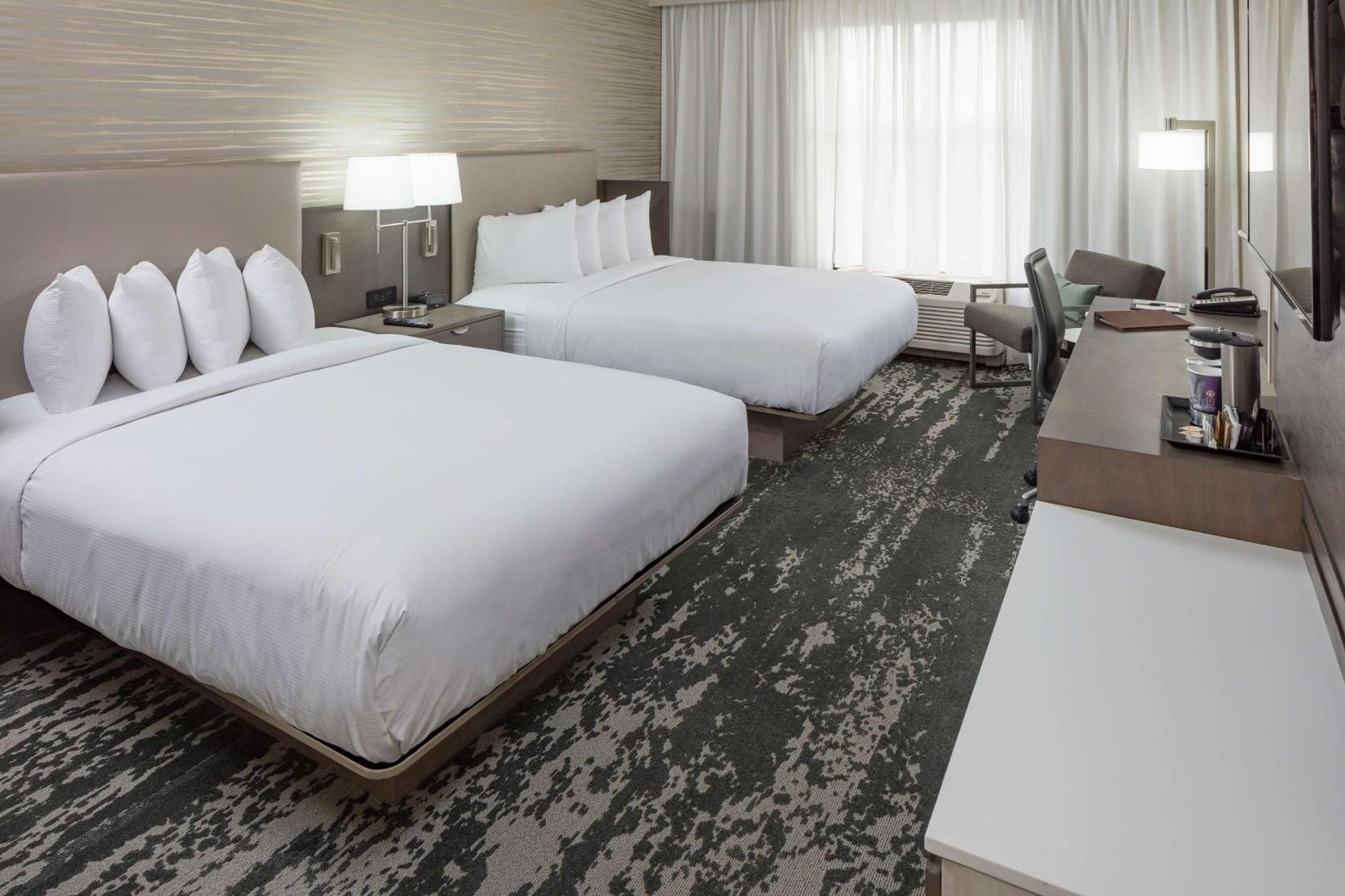 Doubletree By Hilton Boston Logan Airport Chelsea Hotel Buitenkant foto