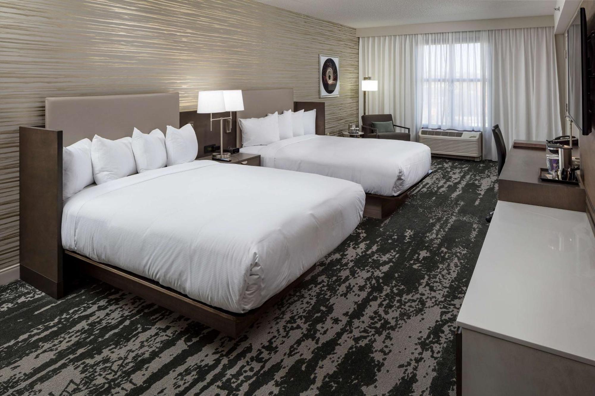 Doubletree By Hilton Boston Logan Airport Chelsea Hotel Buitenkant foto