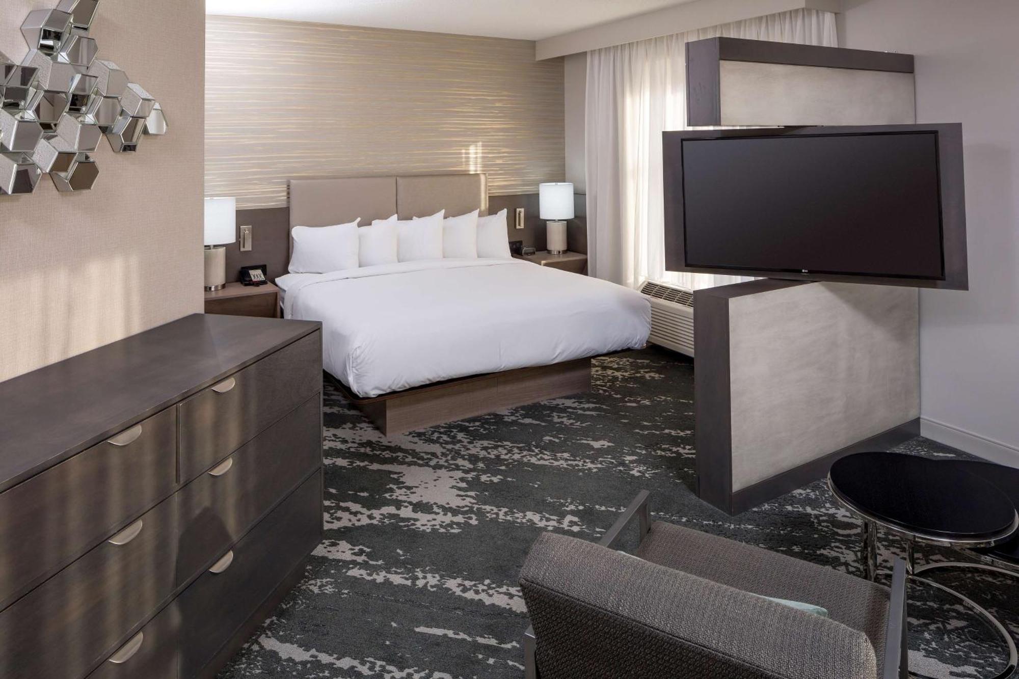 Doubletree By Hilton Boston Logan Airport Chelsea Hotel Buitenkant foto